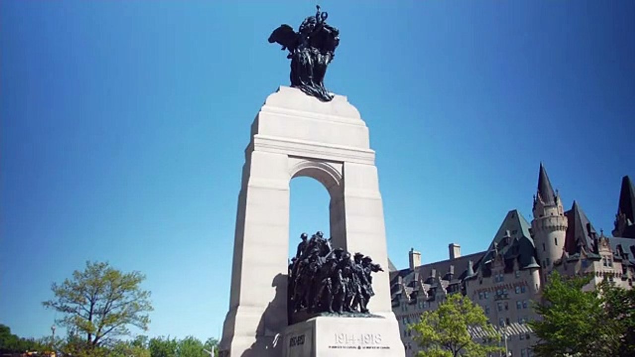 Le prince Charles et Camilla déposent une gerbe au Mémorial national de la guerre d'Ottawa