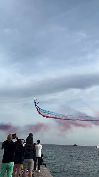 Regardez le passage de la Patrouille de France pour la projection de Top Gun au 75e Festival de Cannes (2)