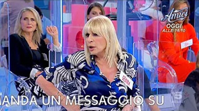 Uomini e Donne, Gemma Galgani bacia Costabile. Barbara De Santi: “Ho reagito come Tina Cipollari” Du