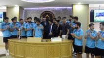 Adnan Menderes Üniversitesi Rektörü Aldemir, şampiyon futbol takımını ağırladı