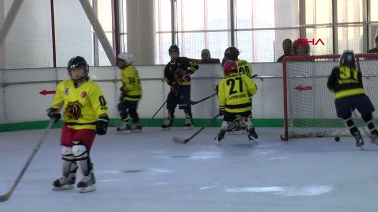 SPOR Hataysporlu futbolcular, buz hokeyi sporcuları ile buluştu