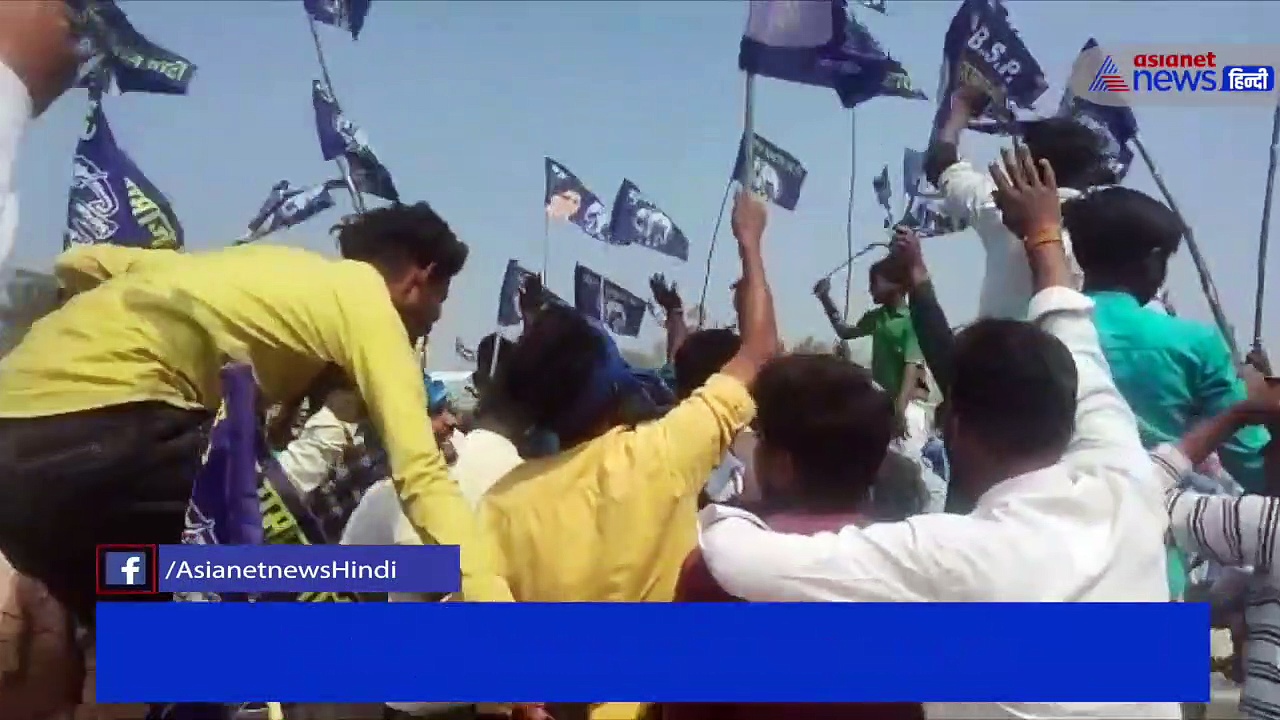 बसपा प्रत्याशी के समर्थन में युवाओं ने दिखाया जोश, चुनावी सभा में BSP का झंडा लेकर किया बाइक स्टंट