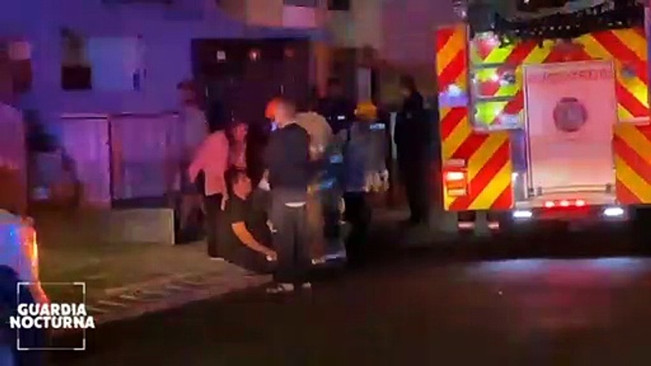 Un impresionante incendio casi deja en cenizas una vivienda de la colonia Villas de los Belenes