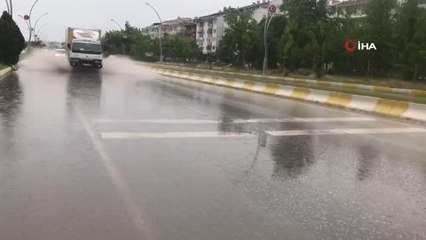 Edirne'nin bozuk yolları göle döndü