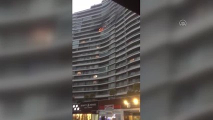 Başakşehir'de sitede çıkan yangında 10 kişi dumandan etkilendi