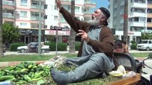 Adana'da 4 kilo salatalığı 10 liraya satan seyyar satıcı Ahmet Çürümez: 