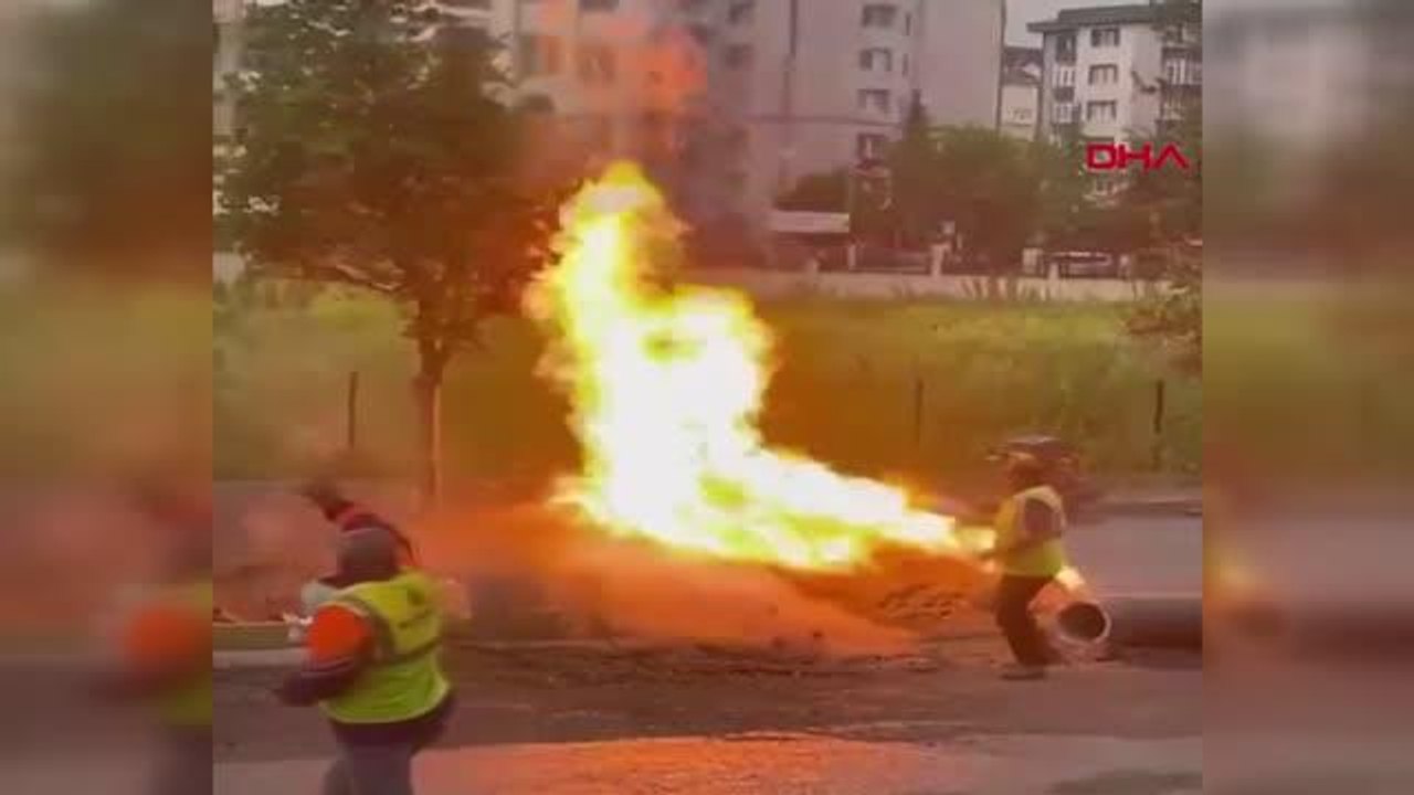 Beylikdüzü'nde yanan doğal gaz borusuna pet şişedeki su ile müdahale etmeye çalıştı