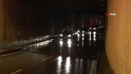 Üsküdar'da sağanak sonrası alt geçidi su bastı