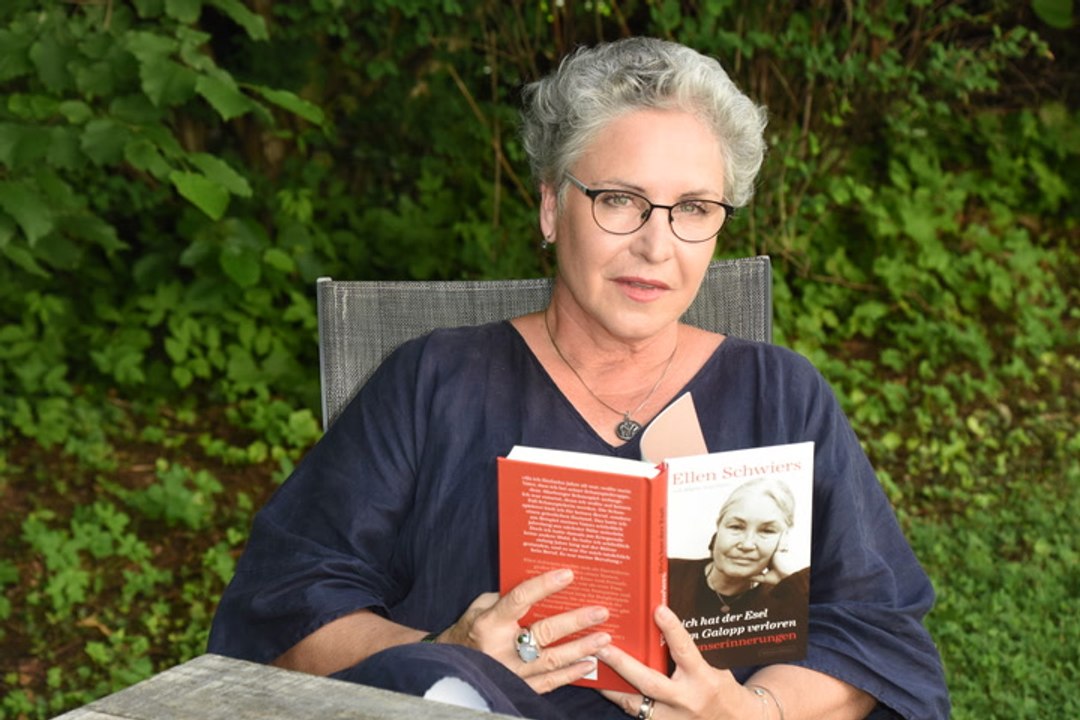 „Bulle von Tölz“-Star Katerina Jacob zeigt nach Krebsdiagnose ihre Glatze