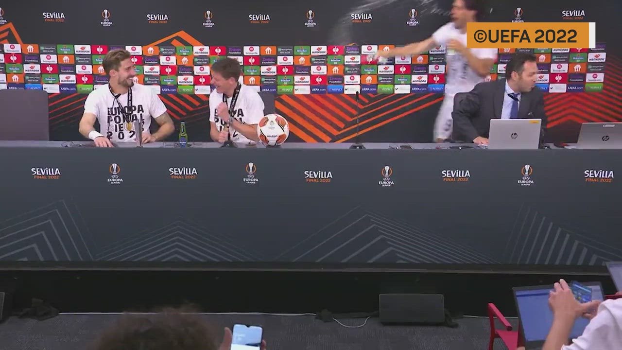 Frankfurt players crash Glasners' news conference