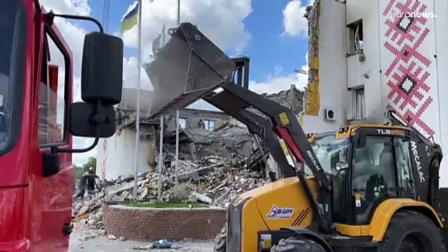 Украина продлевает военное положение и обещает вернуть оккупированные города