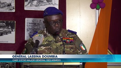 Les Casques "blancs" ivoiriens reçoivent les instructions du Chef d’Etat-major général des Armées, avant le départ pour Bissau