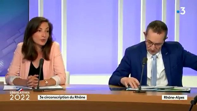 Malaise TV : Gérard Vollory, candidat Rassemblement National, brandit en direct la photo de sa femme noire sur le plateau de France 3 pour expliquer qu'il n'est pas d'extrême droite