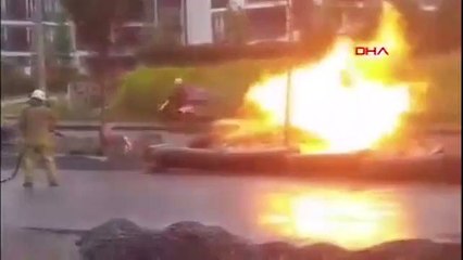 İstanbul'da doğal gaz hattı alev aldı! Alevlere ''pet şişe ile müdahale'' şoke etti