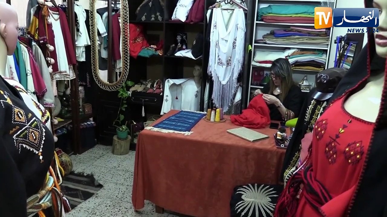 تيزي وزو: أحلام.. من عارضة أزياء إلى حرفية ناجحة في التطريز اليدوي