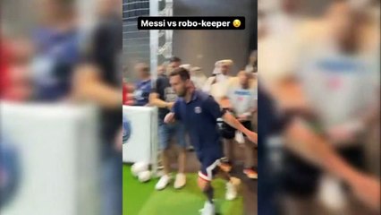 Lionel Messi robot kaleciyi geçemedi, dalga konusu oldu