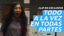 Clip en exclusiva de Todo a la vez en todas partes, con Michelle Yeoh dándolo todo.