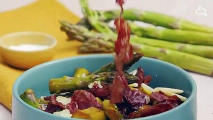 Dégustez une bonne assiette d'asperges vertes fondantes avec un touche de coppa !