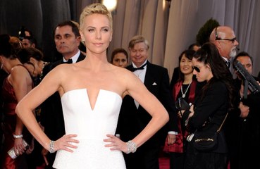 Download Video: Charlize Theron: Was läuft da mit dem Ex von Halle Berry?