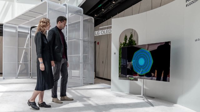 [기업] LG전자, '프리즈 아트페어'에 올레드TV로 작품 전시 / YTN