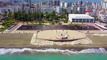 1919 genç 19 Mayıs'ta Zeybek oynayıp Atatürk'ün imzasıyla siluetini oluşturdu