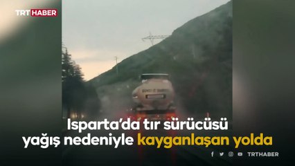 Sağanak tır sürücüsüne zor anlar yaşattı