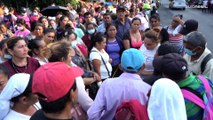 Las familias de los detenidos salvadoreños acampan para manifestarse en contra del Gobierno