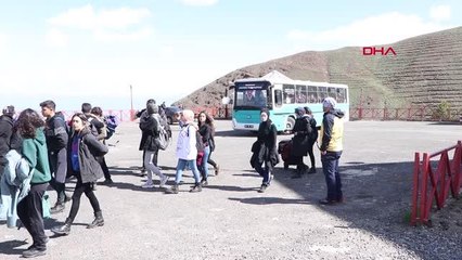 Palandöken'in karlı zirvesinde 19 Mayıs coşkusu