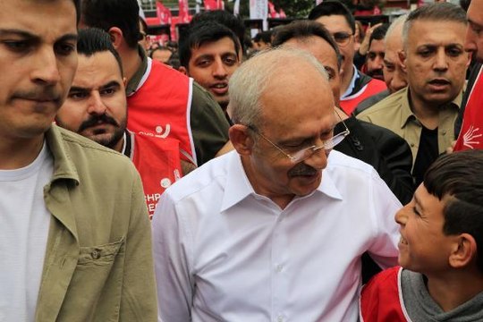 Kılıçdaroğlu, Gençlerle Anıtkabir'e Yürüdü: 84 Milyon Tek Yürek Olarak Türkiye'nin Bağımsızlık ve Özgürlük Mücadelesini Yeniden Yaşatacağız