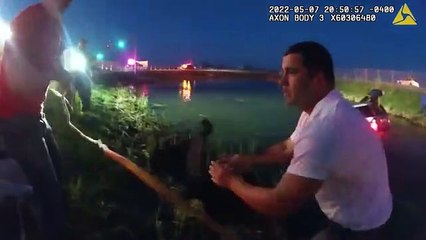 EUA. Polícia resgatou mulher de lago e deteve-a por conduzir alcoolizada