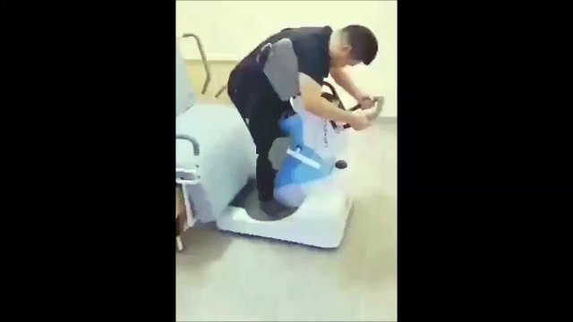 Un appareil pour porter les personnes handicapées... Invention incroyable