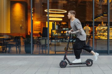 Les accidents avec une trottinette électrique en plein boum : "La tête est pratiquement dans 1 cas sur 2 la partie touchée"