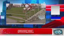 انتظامیہ نے مسلم لیگ ن کےجلسہ کی تیاری کے دوران فٹبال گراؤنڈ کی سیڑھیاں اور دیوار توڑ دیں