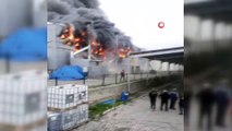 Fabrikayı alev kapanına çeviren yangının çıkış anı kameralara yansıdı