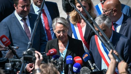 « On prend le temps nécessaire » pour constituer le nouveau gouvernement, assume Elisabeth Borne