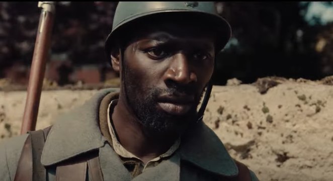 Omar Sy en tirailleur sénégalais dans un extrait de Tirailleurs