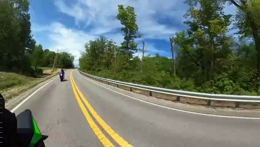 Motociclista grava o seu próprio acidente depois de ser colhido por automobilista