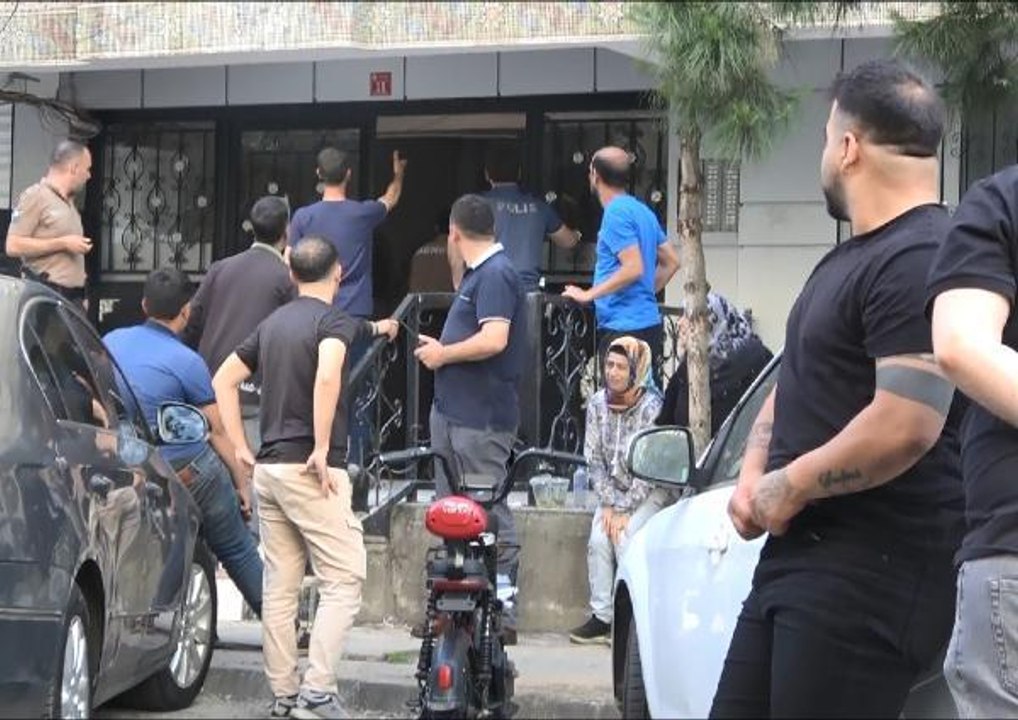 BOŞANMA AŞAMASINDAKİ 1 ÇOCUK ANNESİ EŞİNİ BIÇAKLAYARAK ÖLDÜRDÜ