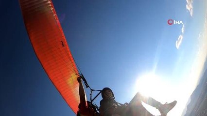 Paraşütlerden 19 Mayıs'a özel 'Bayrak Uçuşu'