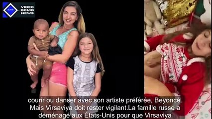 Une fille vit avec un cœur en dehors de son corps. touche les internautes