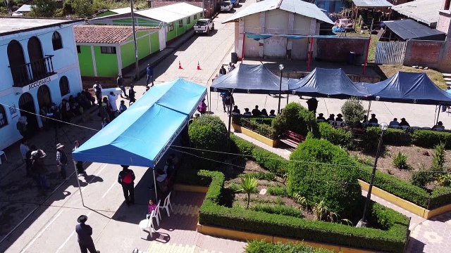 Restos de víctimas de emblemática matanza en Perú son entregados a sus familias