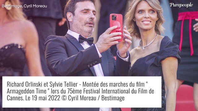 Cannes 2022 : Anne Hathaway rayonnante dans une robe bustier blanche pour son tout premier Festival !