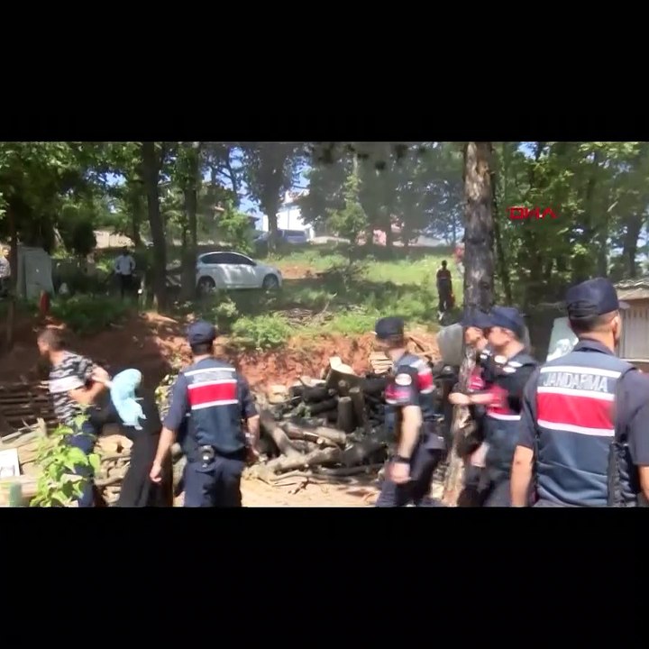 AKP�li belediye inekli protestocunun ahırını jandarma desteğiyle yıktı