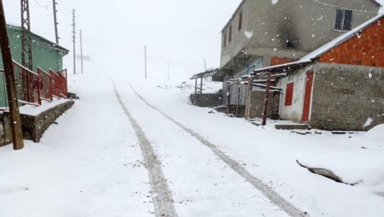 Mayıs ayında kar sürprizi! Hava sıcaklıklarının aniden düşmesiyle 12 il beyaza büründü