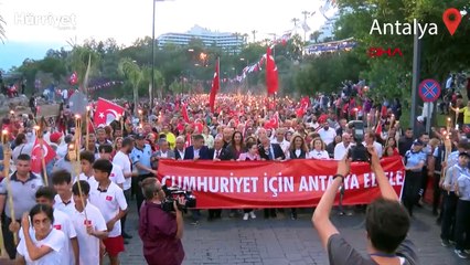 Antalya’da binlerce kişi fener alayında yürüdü