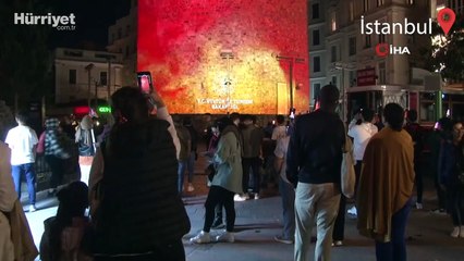 Galata Kulesi'nde özel ışıklandırmalarla 19 Mayıs kutlaması