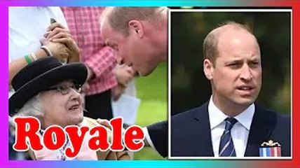 William partage un moment émouvant al0rs qu'il console une veuve de 100 ans lors de la cérémonie