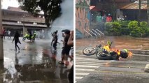 Disturbios en Medellín: roban moto de Policía y la incendian frente a la UdeA