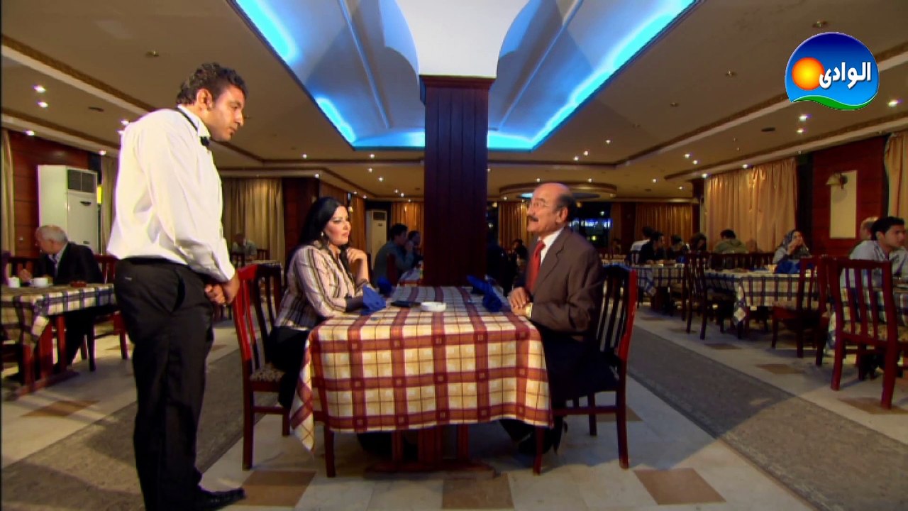 الراجل العجوز المعلم عدوي عايز يتجوز صافية ( سمية الخشاب ) مسلسل كيد النسا 1