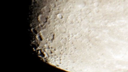Luna iluminada al 75% en fase Menguante